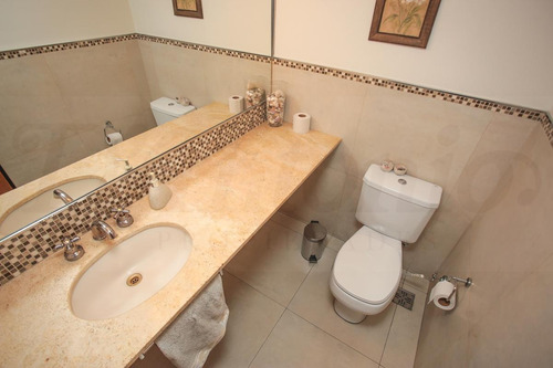 Imagen 16 de 30 de Casa En 3 Niveles De 4 Dormitorios, Jardín, Patio, Pileta, Quincho Y Parrilla - Caballito