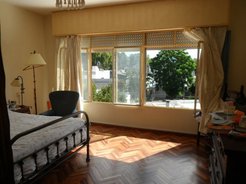 Hermosa: 4 Dor, 2 B, 2 Plantas, Terraza, Balcón. Si Banco