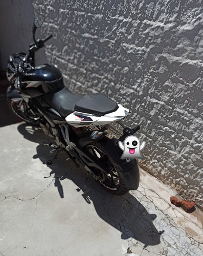 Bajaj Rouser 200ns