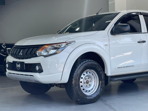 Mitsubishi Triton Tri GL 2.4 CD 4x4 Die. Mec. 2023