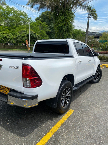 Imagen 22 de 24 de Toyota Hilux 2.4 Td Mt 4x4