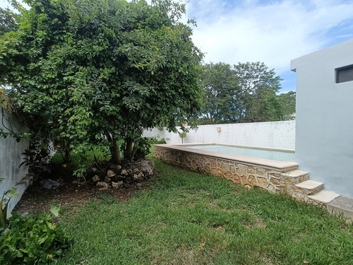 Venta De Casa De Un Piso En Baspul De 3 Recámaras, Semi Amueblada