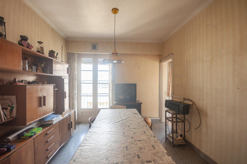 Departamento De 4 Ambientes En Edificio Histórico En Congreso