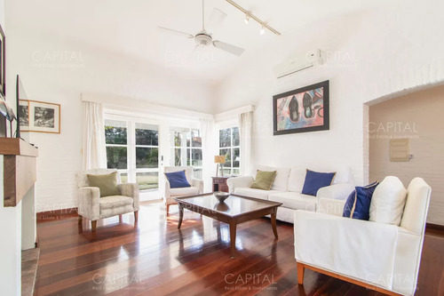 Casa De Construccion Tradicional En Playa Brava, Punta Del Este En Venta