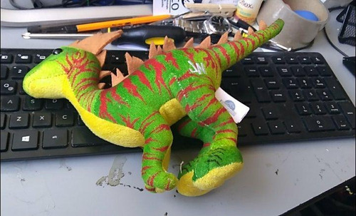 Jurassic World Toy Factory Hybrid Raptor Plush 28 Cms (Usado)