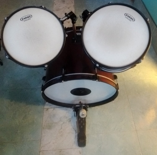 Imagen 2 de 7 de Bombo Bateria,tom Aéreos 2,porta Baquetas Y Pedal