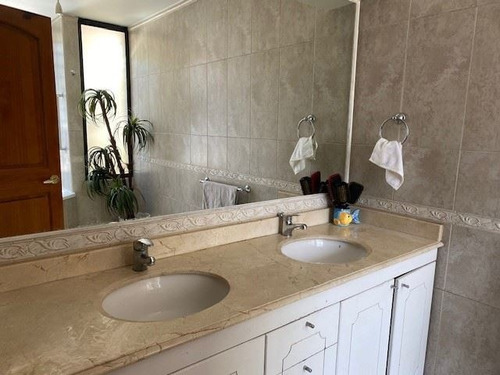 Casa En Venta De 4 Dormitorios En La Reina