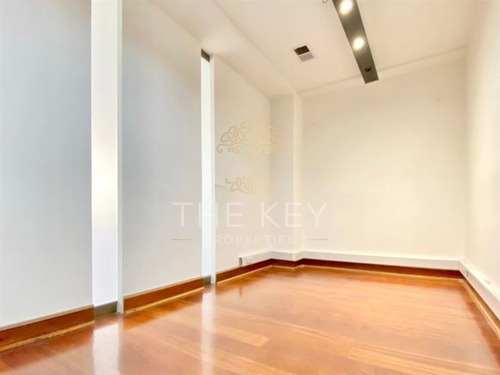 Imagen 22 de 24 de Oficina Arriendo 14 Espacios De Trabajo - El Golf Las Condes