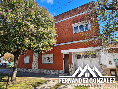 Venta De Ph Independiente En Banfield De 3 Amb. Con Terraza Y Sin Expensas.