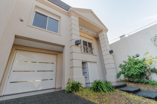 Imagen 4 de 30 de Venta De Casa De Categoría En Parque Chacabuco
