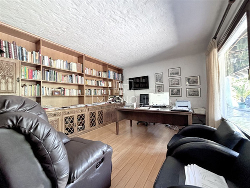 Casa En Arriendo De 6d/4b En Las Condes