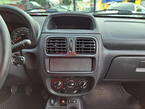 Renault Clio Expression Hi-Flex 1.0 16V 5p