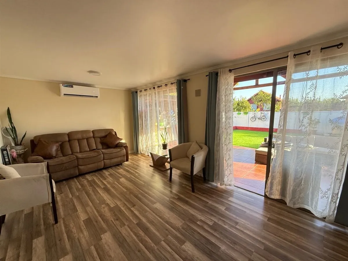 Imagen 3 de 12 de Se Arrienda Casa 3d 3b Condominio Ayres De Chicureo