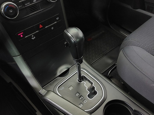 Imagen 10 de 15 de Mahindra Xuv500 2.2 Fl Base 4x2 At
