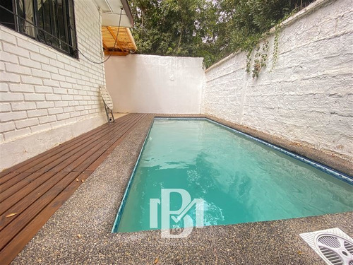 Casa En Venta De 4 Dorm. En Las Condes