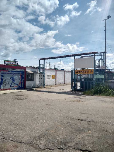 Venta De Local Comercial Con Apto  Tipo Estudio, Urb La Guadalupe