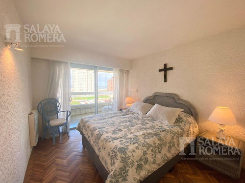 Imagen 12 de 16 de Venta Apartamento Edificio Malecon - 3d Servicio - Playa Mansa Ref:4204000
