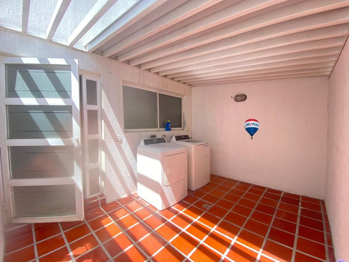 Re/max 2mil Alquila, Townhouse, Urbanización Vistamar, Maneiro, Isla De Margarita.