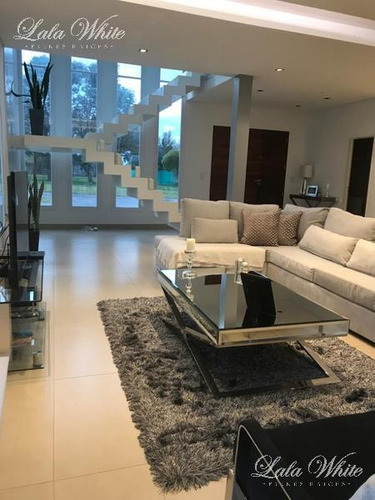 Imagen 2 de 18 de Venta - Hermosa Casa A La Laguna En Terralagos - Canning