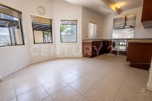 Casa En Renta En Rincones De San Francisco, Chihuahua, Chih.