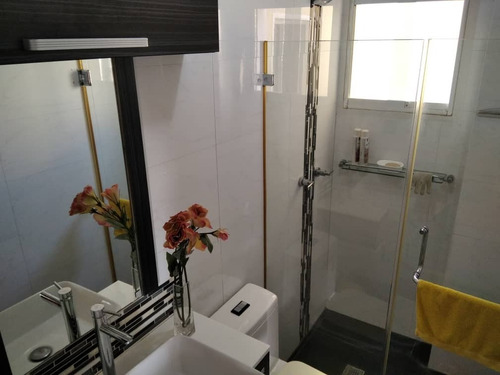 Imagen 9 de 12 de Hermoso Apartamento Remodelado En Res Los Roques // 04128901630