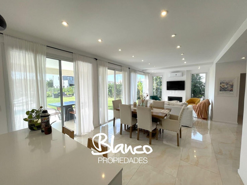 Casa En Venta En Santo Tomás, Pilar, G.b.a. Zona Norte