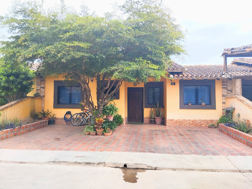 Jose R Armas, Vende Casa En El Pueblo De San Diego Conjunto Residencial Agua De Canto. 