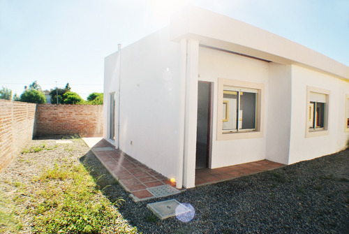 Imagen 2 de 10 de En Venta Vivienda De Dos Dormitorios Colonia Del Sacramento