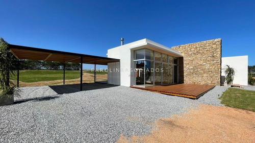 Imagen 4 de 30 de Venta De Espectacular Casa De 4 Dormitorios En Pueblo Mio