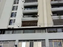 Comprar Urbanización Del Municipio Libertador Que Se Caracteriza Por La Poca Altura De Los Edificios . Es Una Zona Muy Céntrica Y Muy Demandada Por La Cercania A La Ucv. Está En Las Acacias 