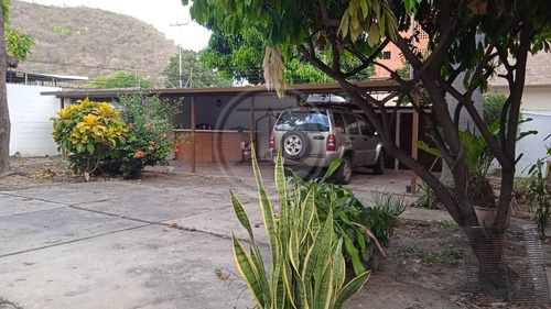 Hermosa Casa Céntrica Ideal Para Proyecto Comercial En La Urbanización Los Caobos. 002jsc