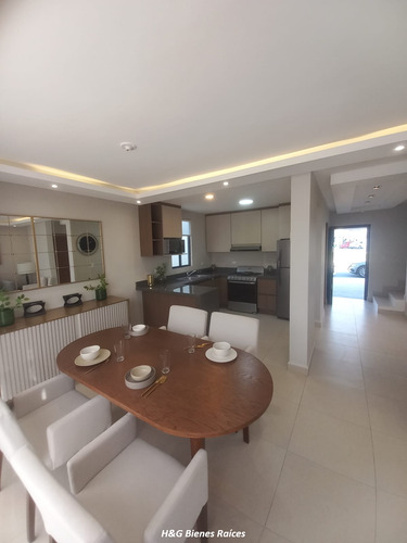 Casa De 3 Niveles Con Excelente Precio En Dominio Cumbres
