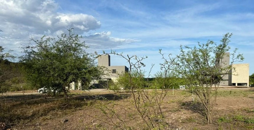Lote En Venta En El Barrio Cerrado Colinas De La Deseada