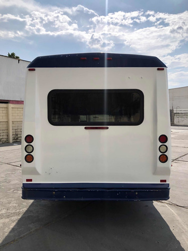 Imagen 5 de 15 de Ford E-450 Súper Duty Microbús