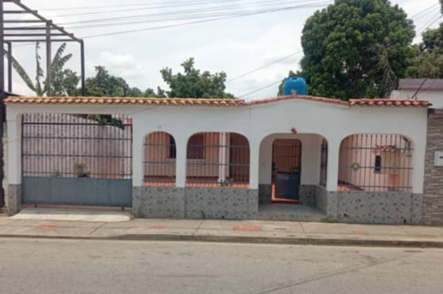 Karina Acosta Vende Casa En Tocuyito Casco Central Plc-950