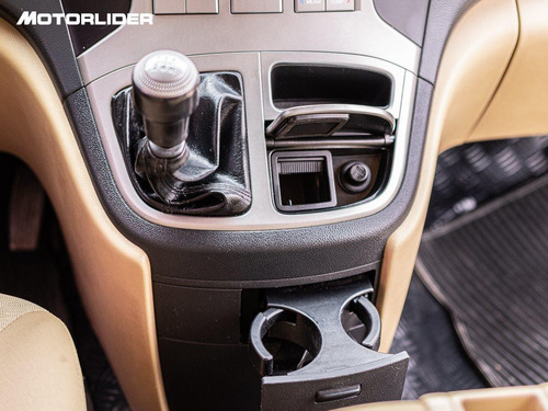 Imagen 19 de 25 de Hyundai H-1 2.5 Gls 12 Asientos | Permuta / Financia