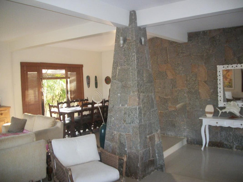 Imagem 4 de 14 de Casa Com Piscina De Frente Para O Mar.