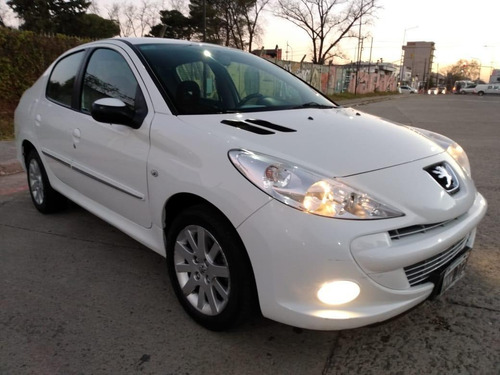 Imagen 4 de 5 de Peugeot 207 2013 1.6 Sedan Feline 106cv