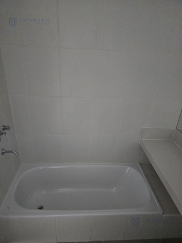 Townhouse En Venta De 3 Ambientes Con Galeria Y Jardin Privado En Oliden Joven