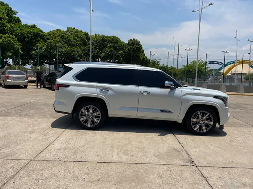 Toyota Sequoia 3.5 V6 Capstone
