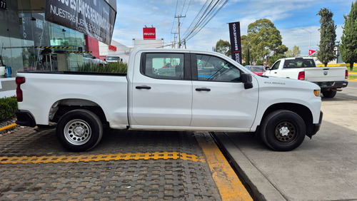 Chevrolet Silverado 4.3 V6 1500 WT Doble Cabina 4x2 At