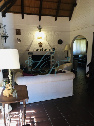 Casa En Venta Y Alquiler, Pinares, Punta Del Este- Ref: 340