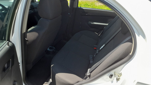 Imagen 14 de 15 de Chevrolet Aveo 2018 1.6 Ls Mt