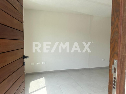 Casa En Renta En Meseta, Frente A Sonterra