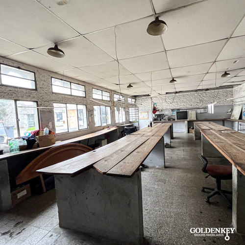 Venta Logística Depósito Y Oficinas Barrio La Blanqueada