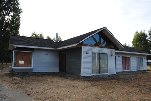 Casa En Venta De 5 Dorm. En Quilleco