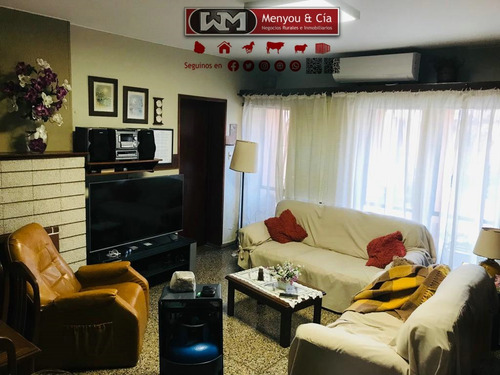 Venta Casa Trinidad Flores 5 Dormitorios 3 Baños Patio Cochera Céntrica