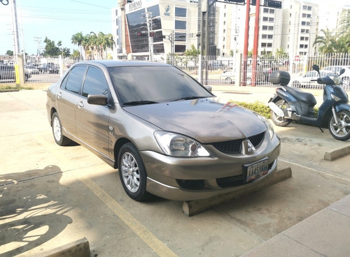 Imagen 2 de 12 de Mitsubishi Lancer Touring