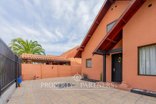 Venta De Casa Con Excelente Ubicación Y Conexión A...