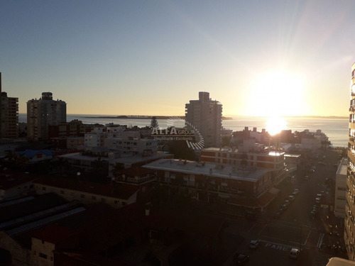 Imagen 9 de 30 de Apartamento En Venta, Edificio A Metros De Playa Brava